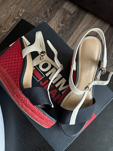 Suvekingad Tommy Hilfiger , 36 suurus (2 foto / 3)