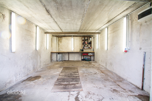 Продается надземный гараж с металлическими воротами и новым (фото #2)