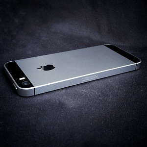 iPhone SE Space Gray 32 GB 2016 (3 foto / 7)