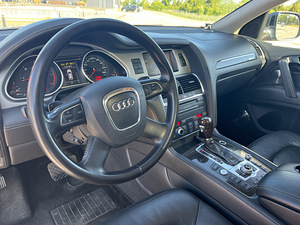 Audi Q7 Exclusive (11 фото из 15)