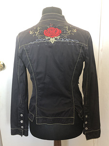 Женская одежда (5 фото из 6)