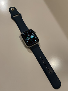 Apple watch 4 series 44 mm, Silver (1 foto / 3)