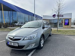 Opel Astra (2 фото из 6)