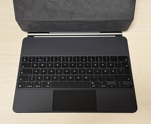 Apple iPad Pro 12.9 Magic Keyboard SWE must heas korras (2 foto / 5)