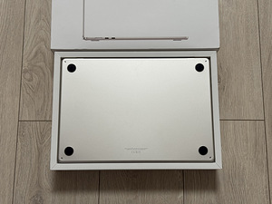 Apple Macbook Air 15 M3 2024 8/256GB Starlight ENG/RUS (2 foto / 8)