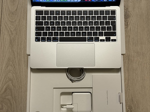Apple Macbook Air 13 2024 M3 16/1TB Silver ENG nagu uus! (3 foto / 8)
