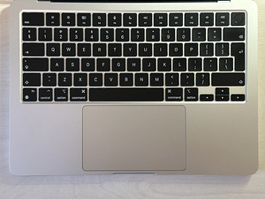 Apple Macbook Air 13 M2 8/256GB Silver INT väga heas korras (4 foto / 7)
