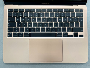Apple Macbook Air 13 M1 8/256GB Gold SWE heas korras Aku 95% (2 foto / 5)