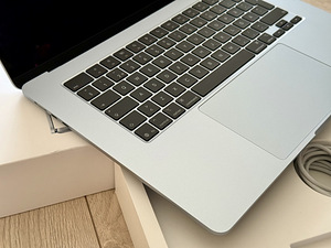 Apple Macbook Air 15 2025 M4 16/256GB SkyBlue SWE nagu uus (3 foto / 9)