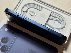 Apple iPhone 17 Pro Deep Blue 256GB kuu aega vana (2 foto / 8)
