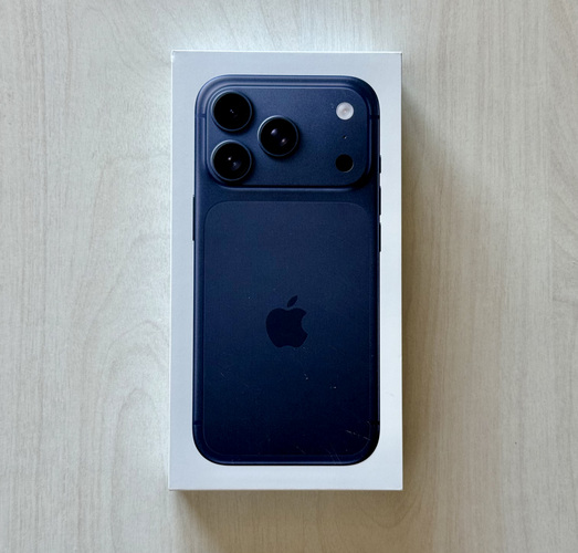 Apple IPhone 17 Pro Deep Blue 256GB новый, в запечатанной упаковке