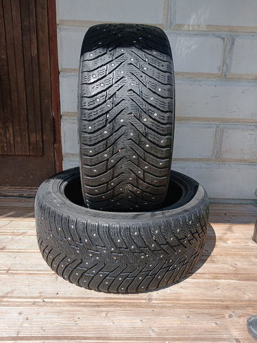 245/45/18 Nokian Hakkapeliitta 8