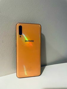 Samsung Galaxy A70 nutitelefon (2 foto / 3)