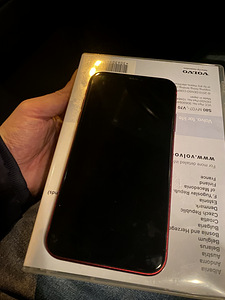iPhone 11 (128 Гб) красный (2 фото из 2)