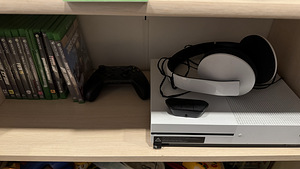 XBox one S (1 фото из 2)