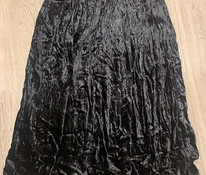 Черная длинная бархатная юбка