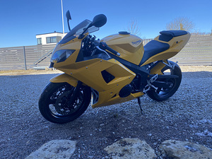 Triumph Daytona 650 2005 (5 foto / 8)