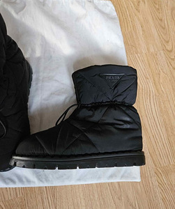 Prada Re Nylon padded talvesaapad! (3 foto / 6)