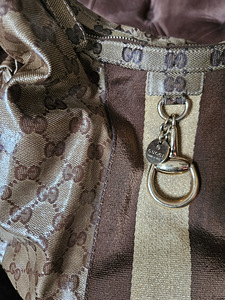 Gucci waterproof canvas hobo bag! (2 foto / 4)