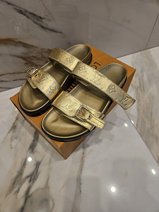 Louis vuitton leather sandals! (1 foto / 2)