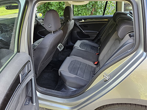 VW Golf 7 Variant Highline 2.0 TDI 2019 (11 foto / 14)