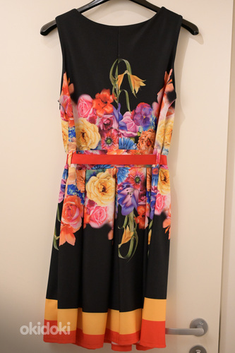 Платье с цветочным принтом н. С (фото #2)