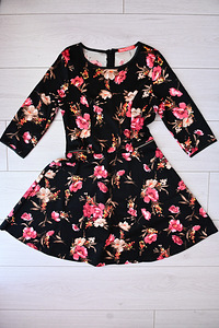 Платье с цветочным принтом, размер 34.