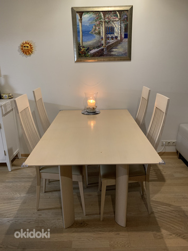Söögilaud ja 6 tooli.