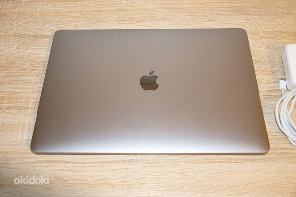 MacBook Pro 15 Mid 2017 Core i7, Intel HD + Radeon Pro 555 (фото #4)