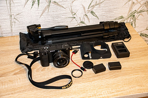 Sony A6400 + 16-50mm OSS + штатив и другие аксессуары