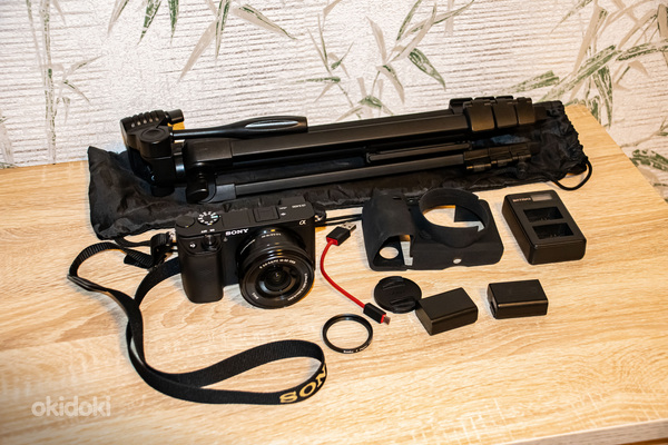 Sony A6400 + 16-50mm OSS + штатив и другие аксессуары (фото #1)