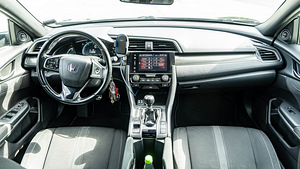 Honda Civic Navi Sensing 1.6 88kW (9 foto / 14)