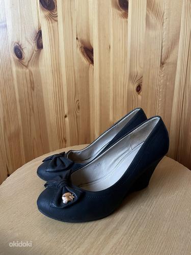 Musta värvi naiste kingad suuruses 38 (foto #3)