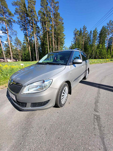 Skoda Fabia Family 1.2 63kw bensiin EURO 5 (1 foto / 11)