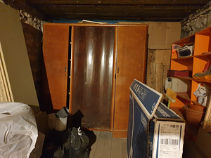 Lainelise uksega riidekapp (2 foto / 2)