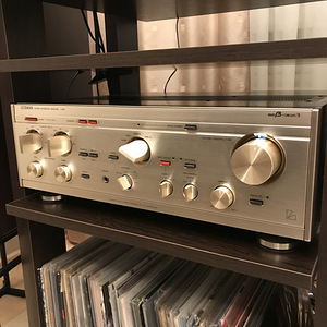 Integreeritud stereovõimendi Luxman L-525. (6 foto / 9)