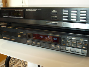 CD-плеер Pioneer, тюнер Sony. (2 фото из 4)