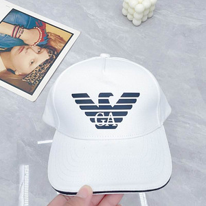 Uued nokamütsid, mütsid Armani, Hugo Boss, Moncler, CK (1 foto / 10)