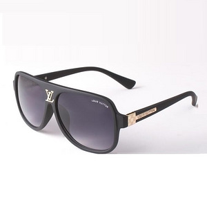 Uued päikeseprillid Louis Vuitton, Gucci, Carrera, Burberry (4 foto / 8)