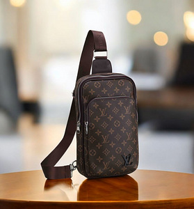 Новые сумки через плечо Louis Vuitton (2 фото из 3)