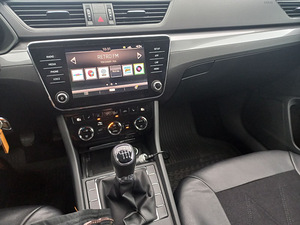 Skoda Superb (12 foto / 14)