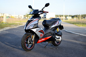 Aprilia SR 50 R 2T 2kW (3 foto / 10)