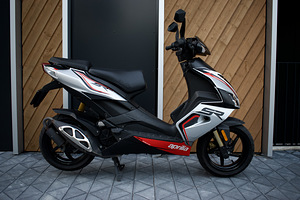 Aprilia SR50R 2018 2T (1 foto / 10)