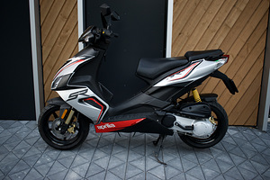 Aprilia SR50R 2018 2T (2 foto / 10)
