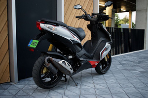 Aprilia SR50R 2018 2T (5 foto / 10)