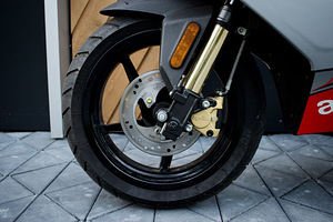 Aprilia SR50R 2018 2T (9 foto / 10)