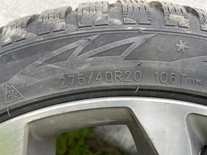 BMW X5 E70 5x120 20-tolli veljed koos naastrehvidega (6 foto / 9)