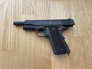 KWC/Cybergun Colt M1911 Airsoft 6mm püstol CO2 Blowback (4 foto / 5)