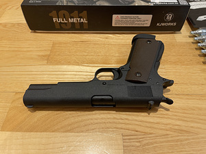 UUS KJW Colt M1911 Airsoft 6mm püstol CO2 Blowback (4 foto / 10)