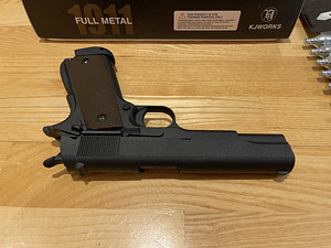 UUS KJW Colt M1911 Airsoft 6mm püstol CO2 Blowback (5 foto / 10)